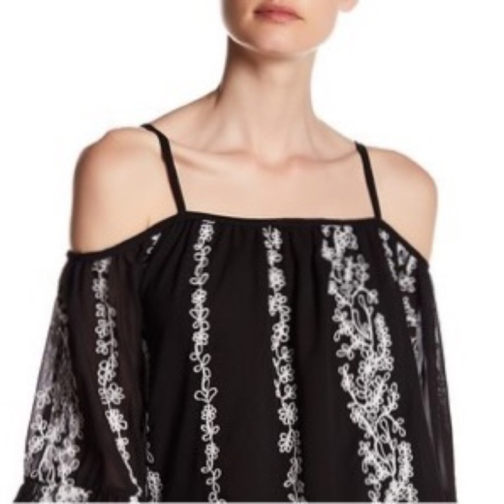 new ✦ R&J Couture ✦ Ruffled Cold Shoulder Top ✦ - Picture 4 of 12